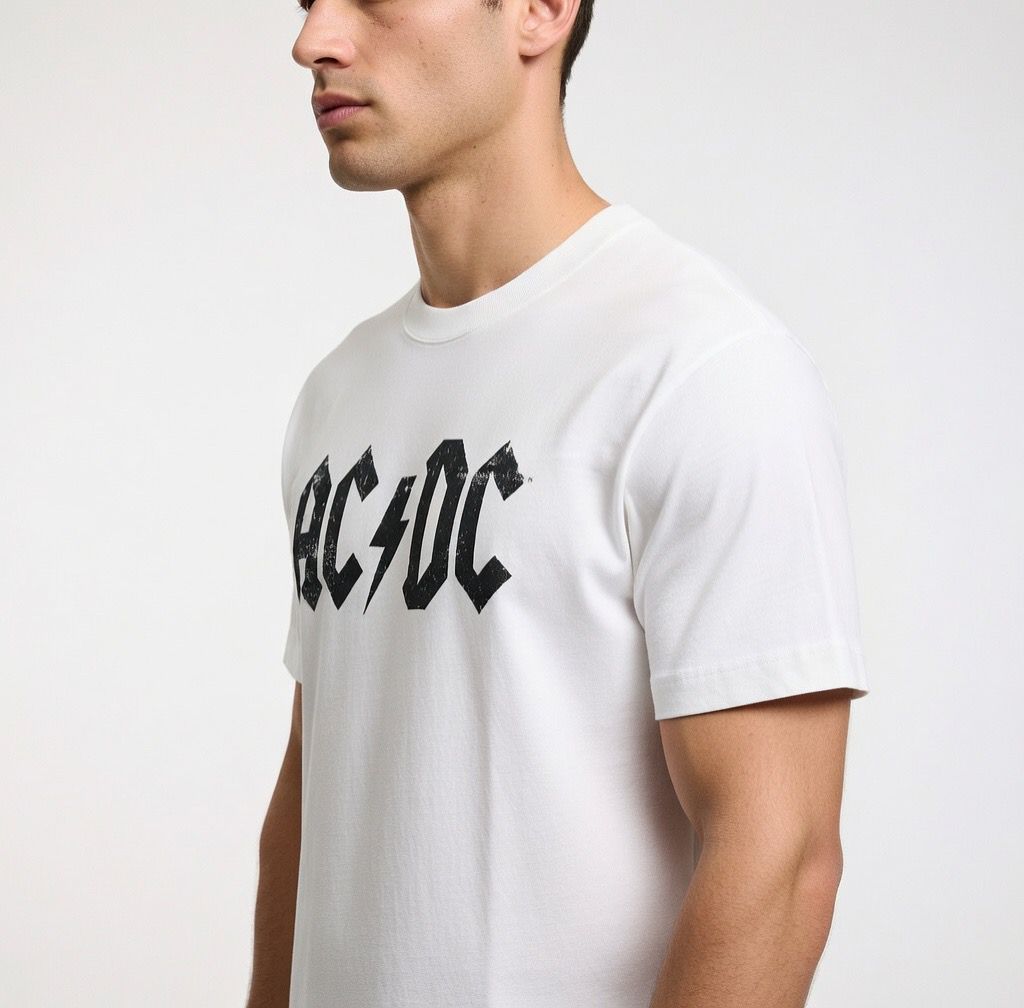 HM white t-shirt