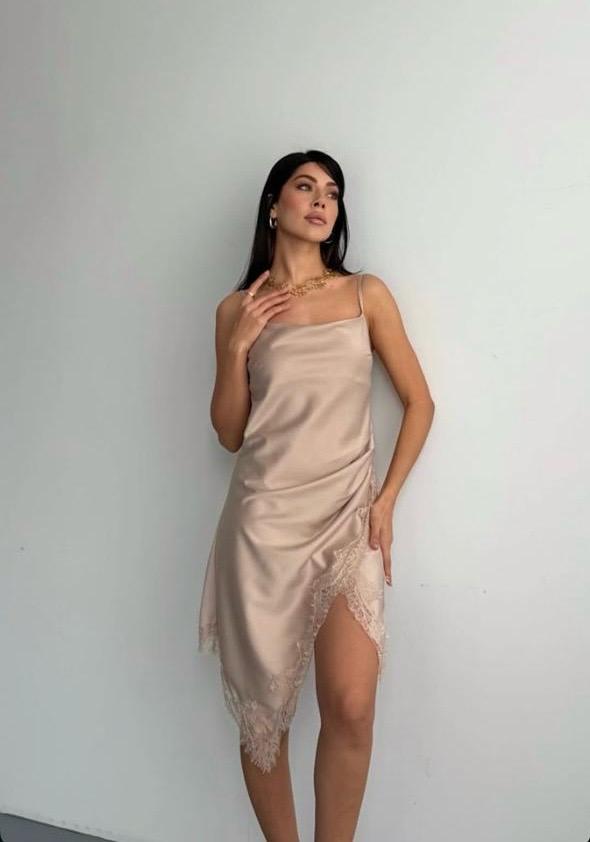 კრემისფერი კაბა