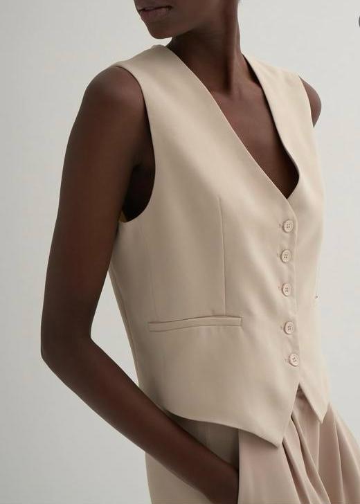 კრემისფერი ჟილეტი