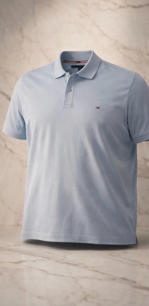 TOMMY HILFIGER T-shirt